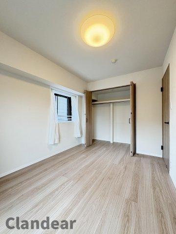 松戸東光マンションの居間・リビング|ドキドキの新生活も、安心してスタート。ぴったりの住まいを見つけませんか？クランディアが一緒に住まい選びをサポートします‼　まずは、お気軽にお問合せください　＃クランディア