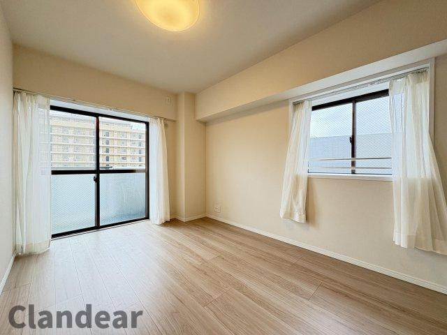 松戸東光マンションの洋室|ドキドキの新生活も、安心してスタート。ぴったりの住まいを見つけませんか？クランディアが一緒に住まい選びをサポートします‼　まずは、お気軽にお問合せください　＃クランディア