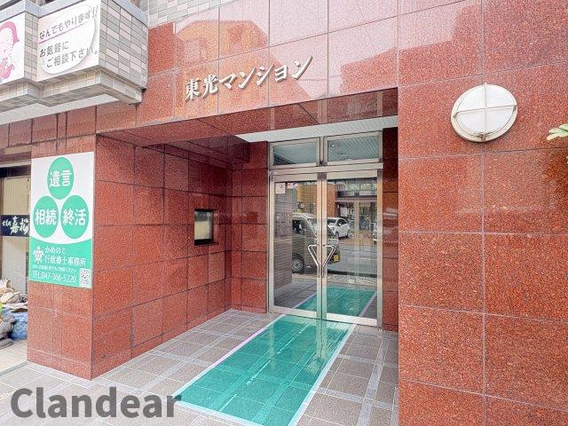 松戸東光マンションのエントランス|ドキドキの新生活も、安心してスタート。ぴったりの住まいを見つけませんか？クランディアが一緒に住まい選びをサポートします‼　まずは、お気軽にお問合せください　＃クランディア