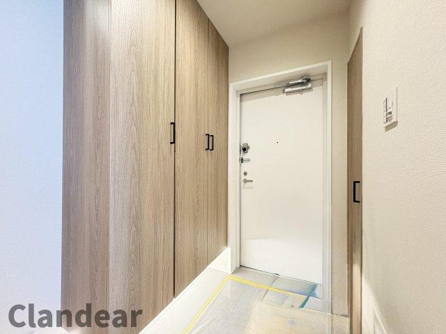 松戸東光マンションの玄関|ドキドキの新生活も、安心してスタート。ぴったりの住まいを見つけませんか？クランディアが一緒に住まい選びをサポートします‼　まずは、お気軽にお問合せください　＃クランディア