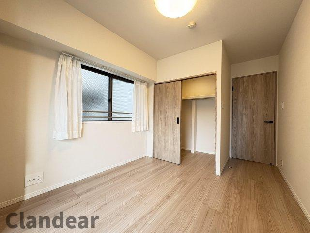 松戸東光マンションの洋室|ドキドキの新生活も、安心してスタート。ぴったりの住まいを見つけませんか？クランディアが一緒に住まい選びをサポートします‼　まずは、お気軽にお問合せください　＃クランディア