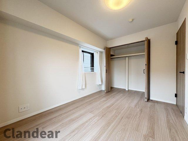 松戸東光マンションの洋室|ドキドキの新生活も、安心してスタート。ぴったりの住まいを見つけませんか？クランディアが一緒に住まい選びをサポートします‼　まずは、お気軽にお問合せください　＃クランディア