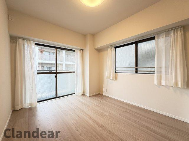 松戸東光マンションの洋室|ドキドキの新生活も、安心してスタート。ぴったりの住まいを見つけませんか？クランディアが一緒に住まい選びをサポートします‼　まずは、お気軽にお問合せください　＃クランディア