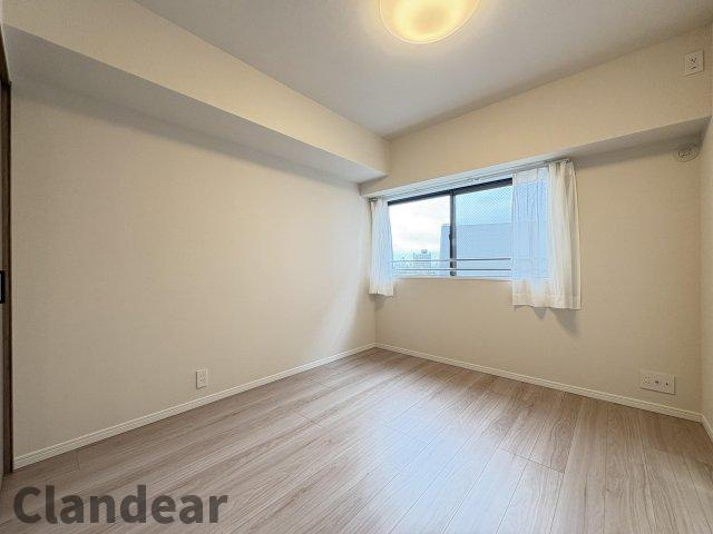 松戸東光マンションの洋室|ドキドキの新生活も、安心してスタート。ぴったりの住まいを見つけませんか？クランディアが一緒に住まい選びをサポートします‼　まずは、お気軽にお問合せください　＃クランディア