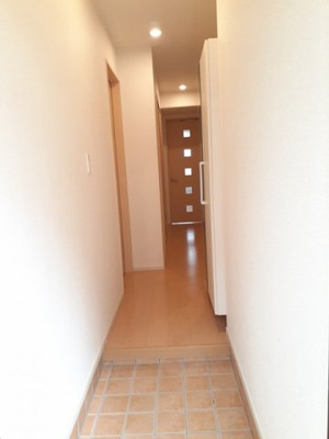 【玄関】 | スミール・モーテ | 収納もある玄関です