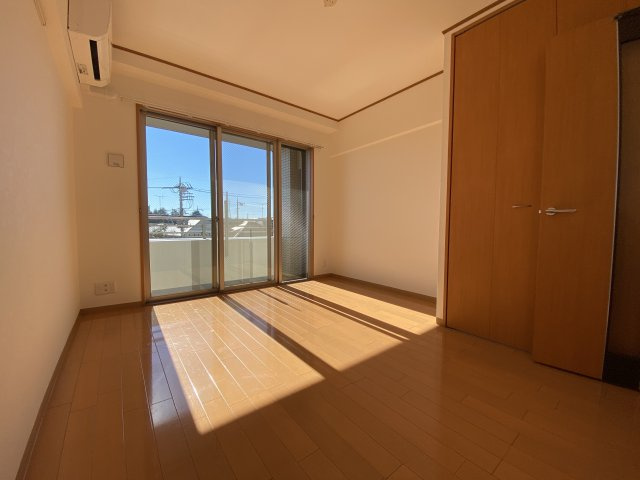 WISTERIA KOMAZAWA　床暖房　免震構造　駅近　バイク置場の居間・リビング