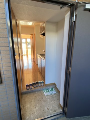 WISTERIA KOMAZAWA　床暖房　免震構造　駅近　バイク置場の玄関