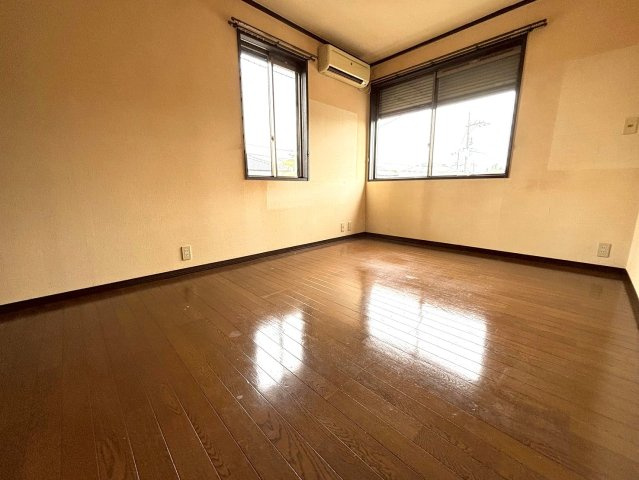 西岐波白土の洋室