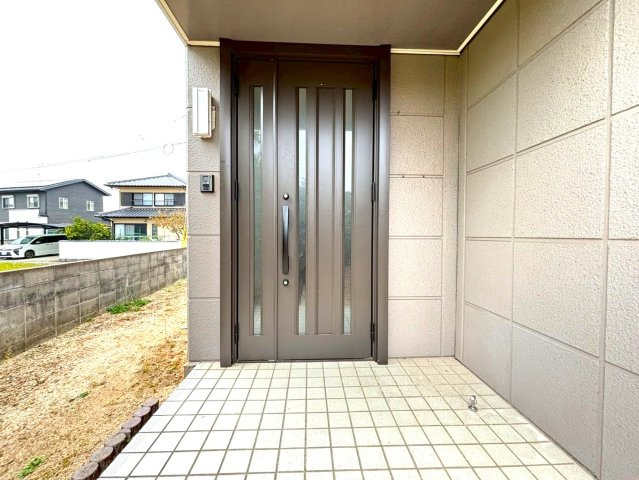 西岐波白土の玄関