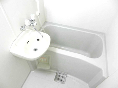 【浴室】 | レオパレスプレノタートⅡ | 清潔感のあるお風呂。