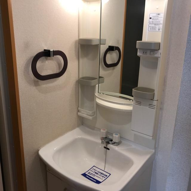 山麓荘の洗面所