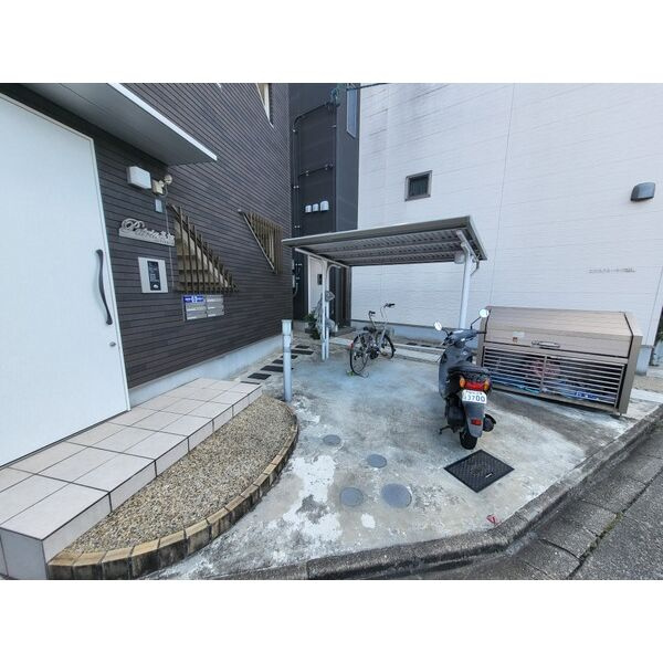 Patria高畑の玄関