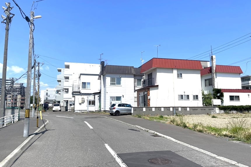 【建築条件付き】本郷通2丁目南　全3区画の前面道路含む現地写真