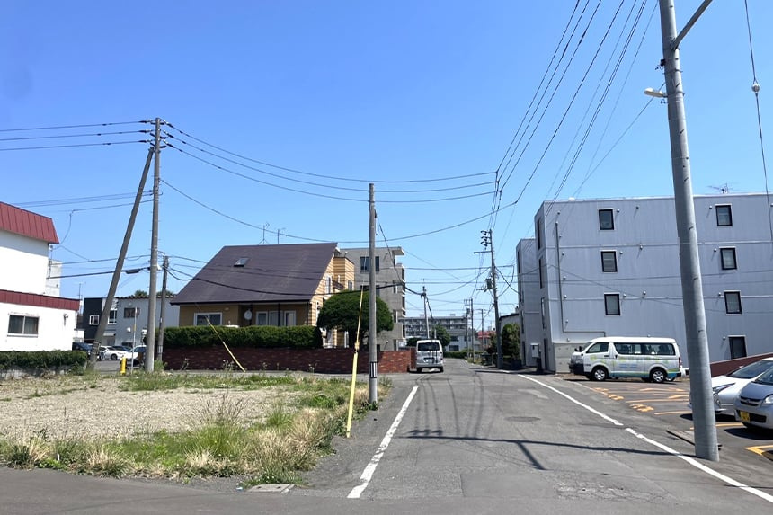 【建築条件付き】本郷通2丁目南　全3区画の前面道路含む現地写真