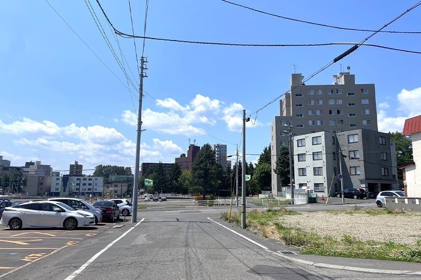 【建築条件付き】本郷通2丁目南　全3区画の前面道路含む現地写真