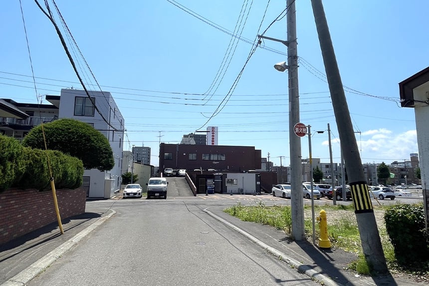 【建築条件付き】本郷通2丁目南　全3区画の前面道路含む現地写真