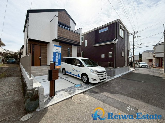 新築戸建　藤沢市鵠沼海岸7丁目の前面道路含む現地写真|【 そうてつローゼン鵠沼店】まで約500ｍ、【ローソン 鵠沼海岸七丁目店】まで約180ｍとお買い物に便利です。