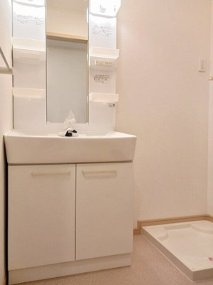 【洗面所】 | カルム・メゾン | 忙しい朝には欠かせない洗面所です