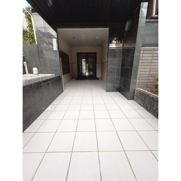 シャルムメゾン本庄のエントランス