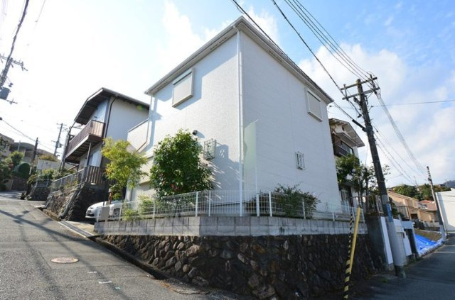 宝塚市野上5丁目の外観|たっぷりの陽光と心地よい風が舞い込む住まい
