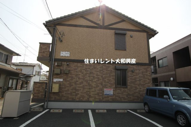 サニーハウスの駐車場