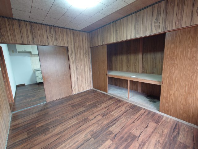 高岡市波岡貸家の内装