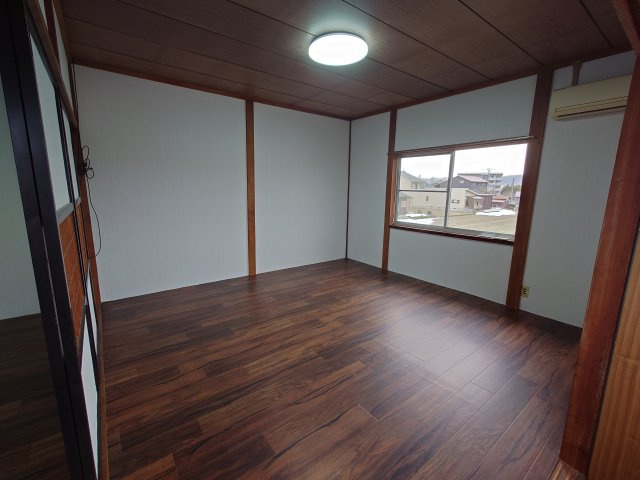 高岡市波岡貸家の内装