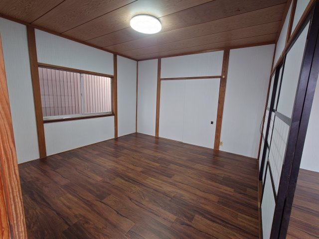 高岡市波岡貸家の内装