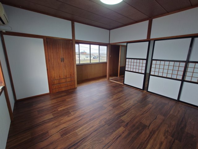 高岡市波岡貸家の内装