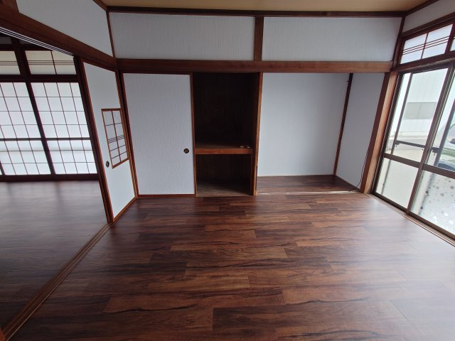 高岡市波岡貸家の内装