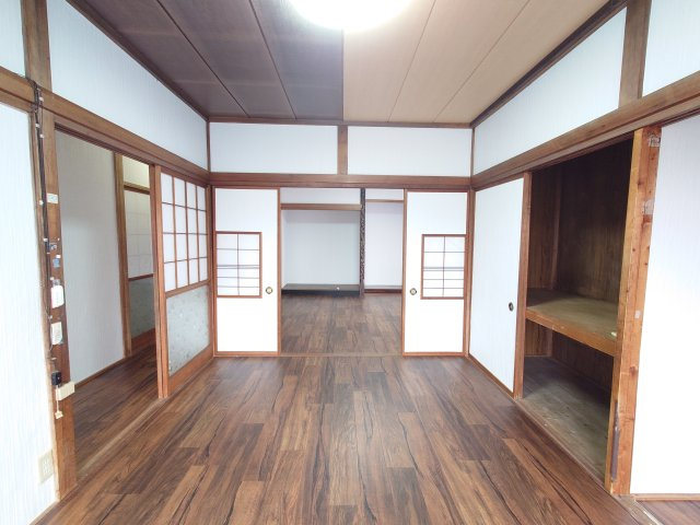 高岡市波岡貸家の内装