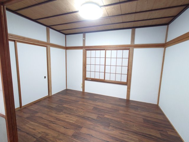 高岡市波岡貸家の内装