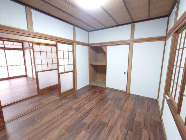 高岡市波岡貸家の内装