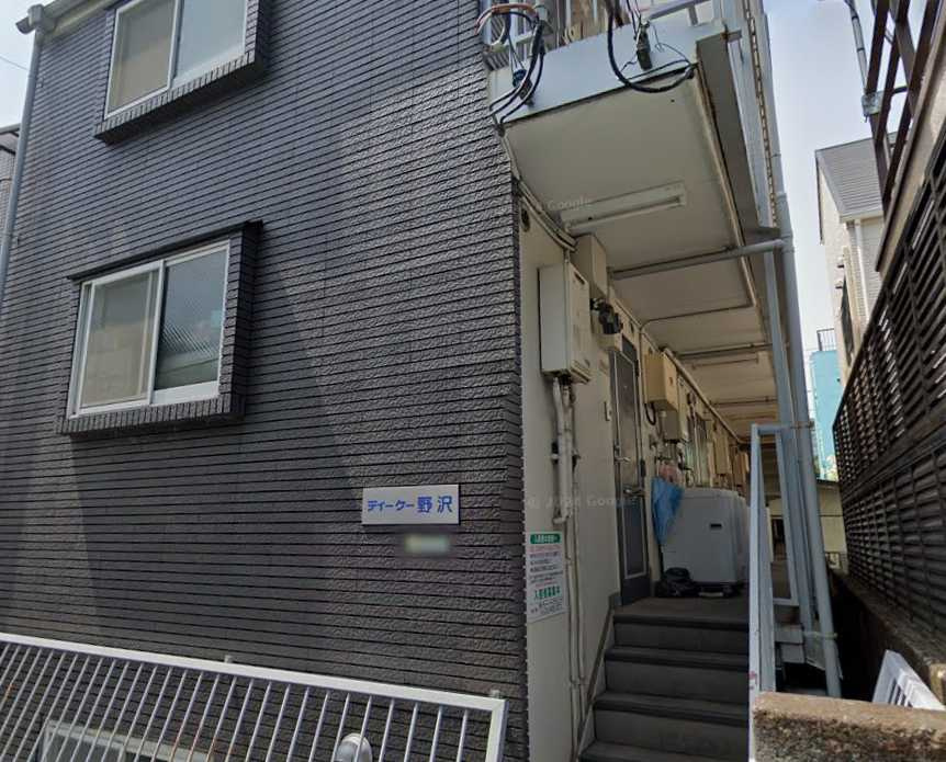 ティーケー野沢　敷金０　システムキッチン　角部屋のエントランス