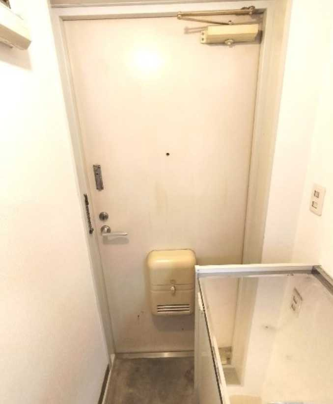 ティーケー野沢　敷金０　システムキッチン　角部屋の玄関