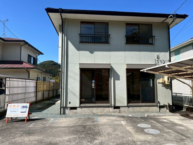 中古 戸建ての前面道路含む現地写真|リフォーム前