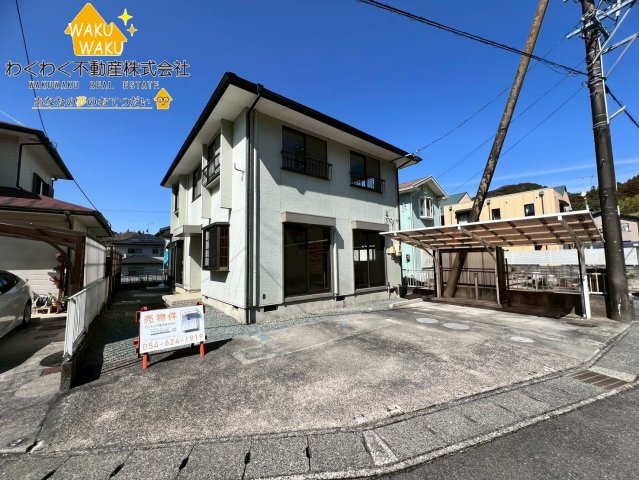 中古 戸建ての前面道路含む現地写真