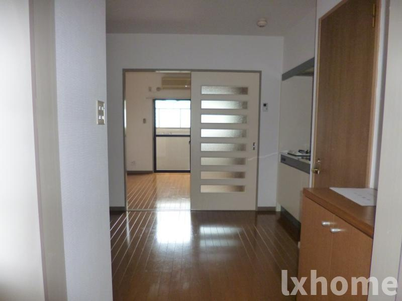 茨木ロイヤルの内装|明るい色調の室内です