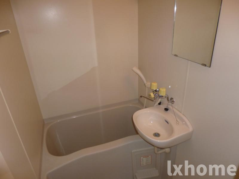 茨木ロイヤルの浴室|ゆったり過ごせるお風呂です