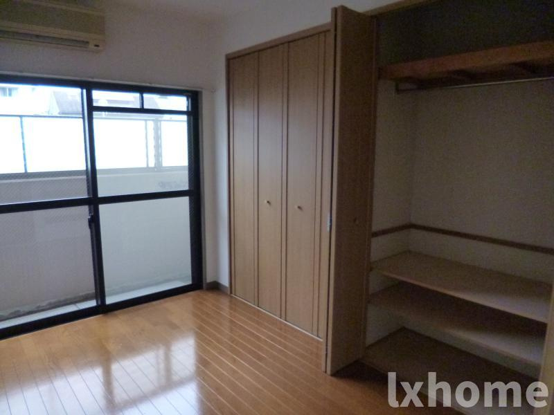 茨木ロイヤルの居間・リビング|こちらのリビングで趣味の時間をお楽しみください