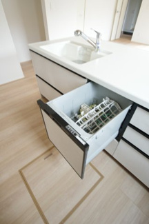 【内観：施工例】 | 【仲介手数料無料！！】日野市落川　新築戸建て（全6棟）4号棟　5580万円 | 食器洗い乾燥機