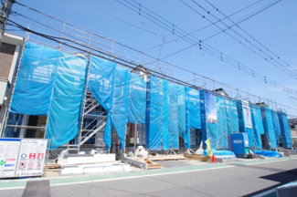 【前面道路含む現地写真】 | 【仲介手数料無料！！】日野市落川　新築戸建て（全6棟）4号棟　5580万円 | 令和８年４月１８日撮影　建築中
