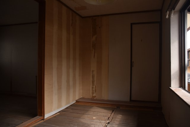 三条商店街近く あなたの手で育てる、レトロ貸家の内装|2階