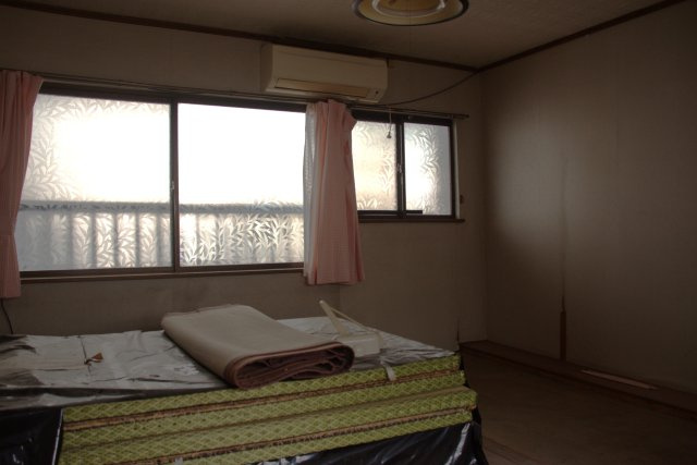 三条商店街近く あなたの手で育てる、レトロ貸家の内装