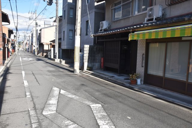 三条商店街近く あなたの手で育てる、京町家の周辺|周辺は飲食店や宿泊施設が増えています