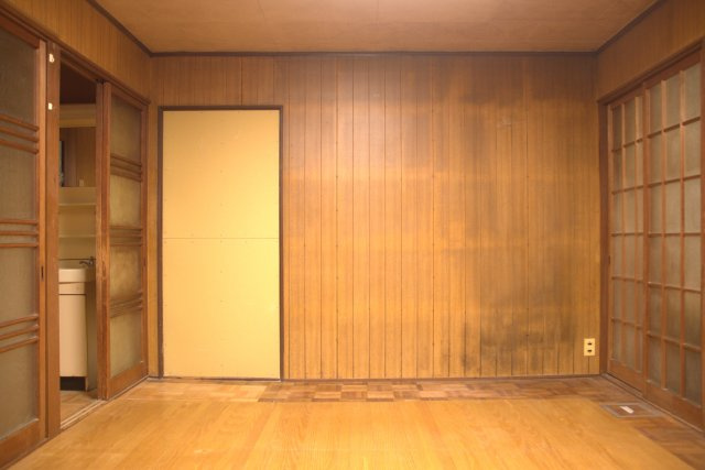 三条商店街近く あなたの手で育てる、レトロ貸家の和室