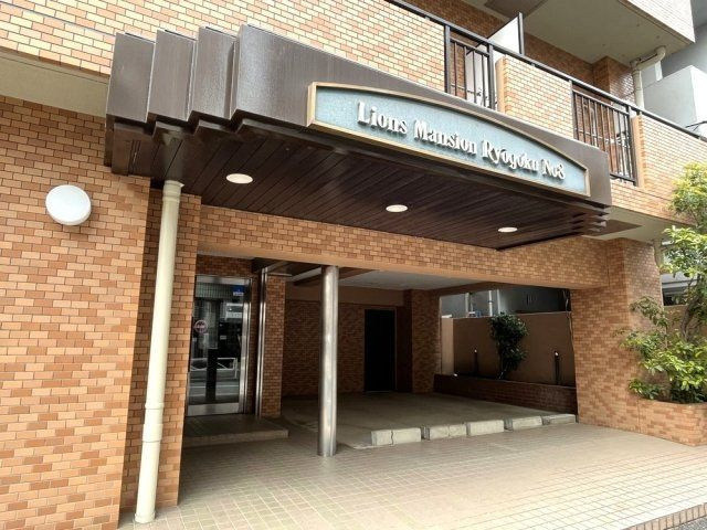 墨田区石原１丁目の賃貸マンションのエントランス