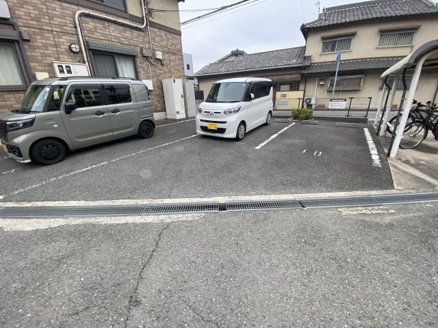 ファミール才の駐車場