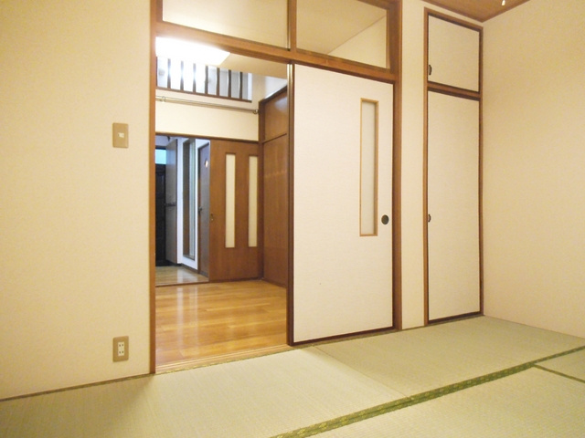 清和ハイツの居間・リビング|和室から見たお部全体です☆