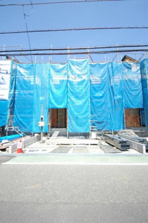 【外観】 | 【仲介手数料無料！！】日野市落川　新築戸建て（全6棟）5号棟　5580万円 | 令和８年４月１８日撮影　建築中